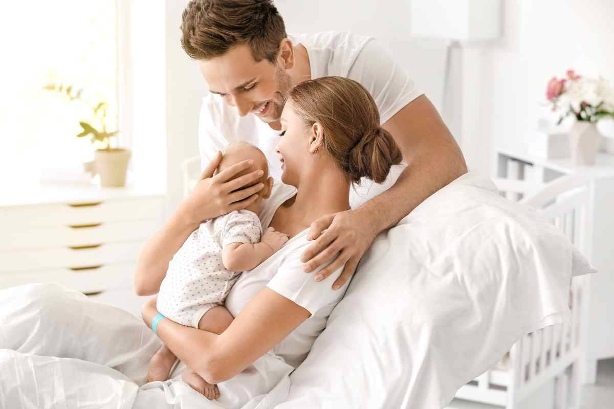 Famiglia con bimbo piccolo