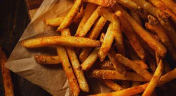 Sai qual è il trucco segreto dei ristoranti per rendere le patate più croccanti?