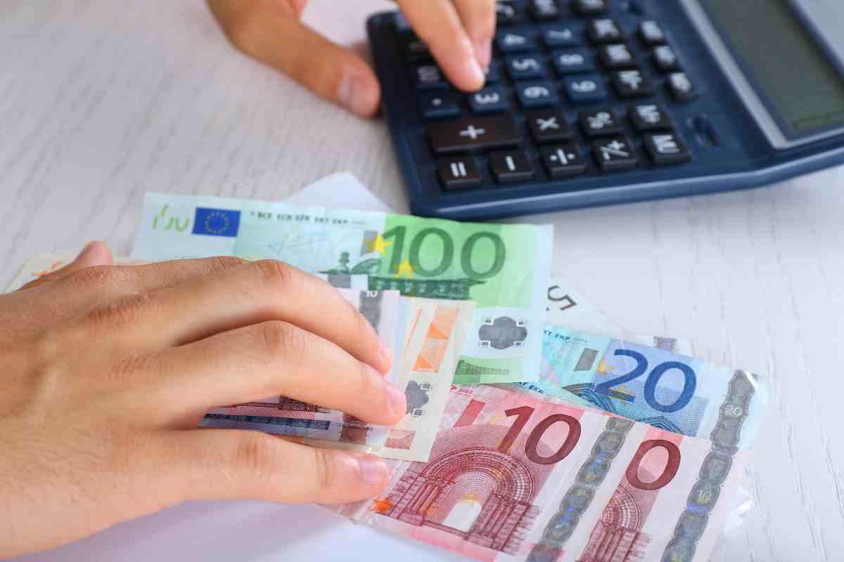 Calcolatrice e soldi
