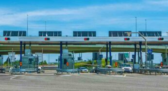 Autostrada, se fai questo errore la sbarra si abbassa e ti colpisce l’auto: cosa devi fare