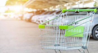 Truffa delle monetine fuori dai supermercati: la nuova tecnica dei ladri, così vi portano via tutto